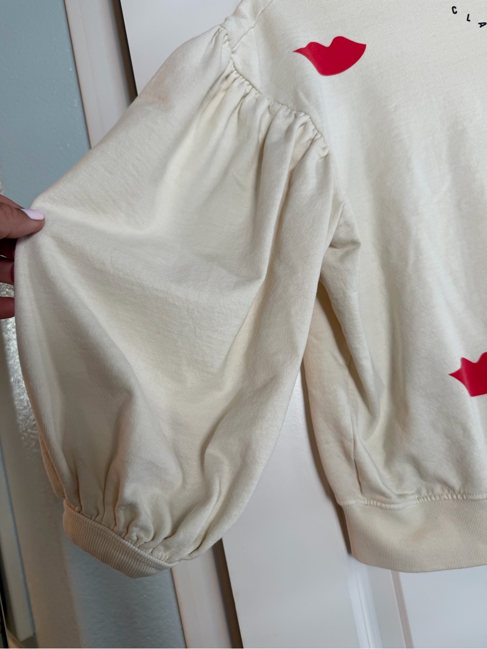 Clare V Cream Puff-Sleeve Sweatshirt with Red Lip Motif - Picture 4 of 8